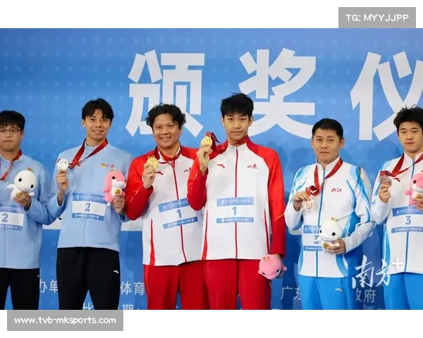 张展硕曾与队友合作夺得世锦赛自由泳接力金牌